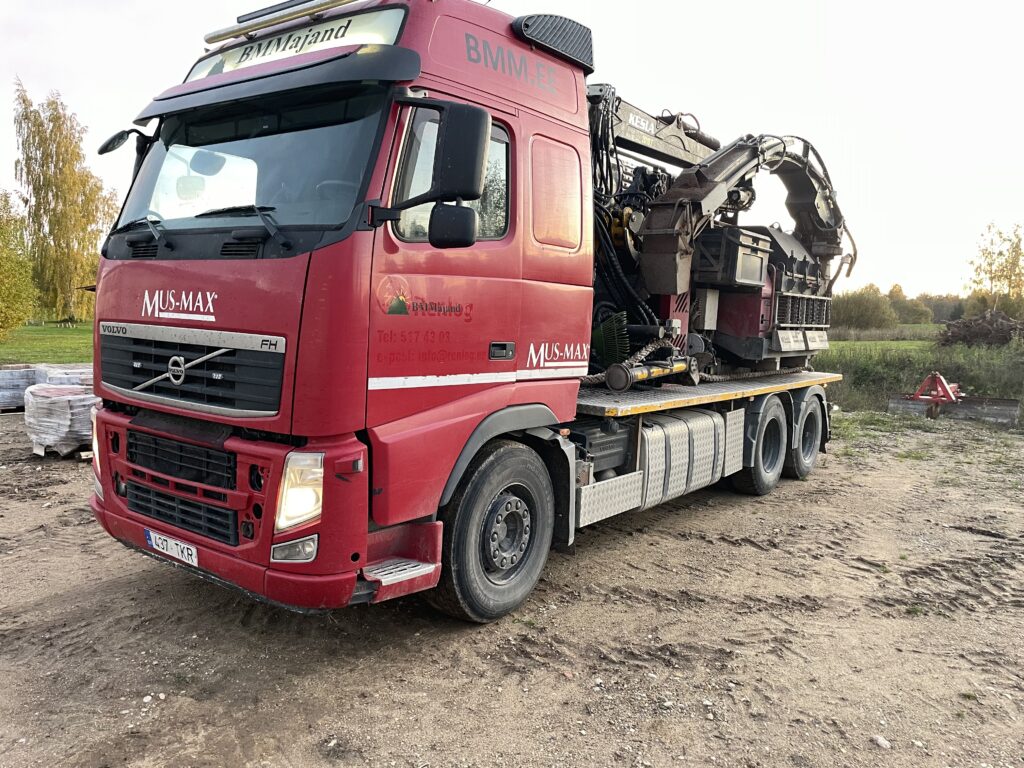 BMMajand OÜ puiduhakkur Volvo FH500 Mus-Max
