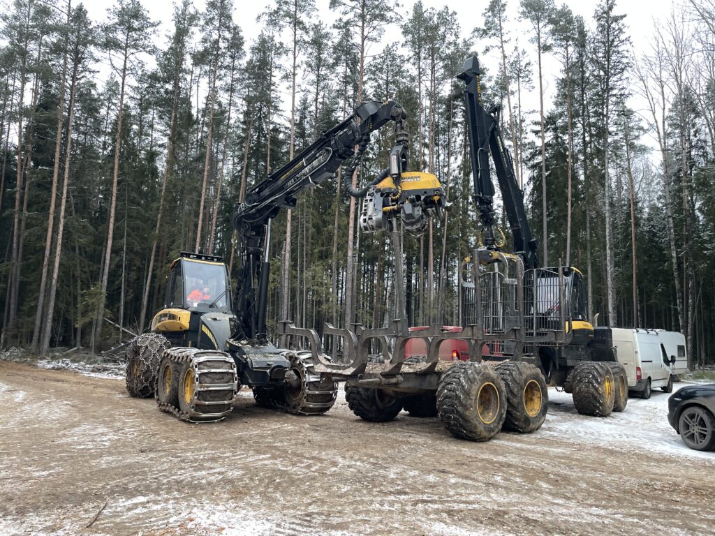BMMajand OÜ masinad metsas tööl